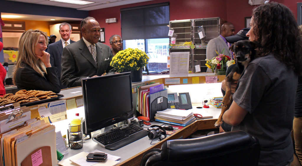 RACC director Christie Chipps Peters and Mayor Dwight Jones talk with staff members. Photos by Evelyn Rupert.