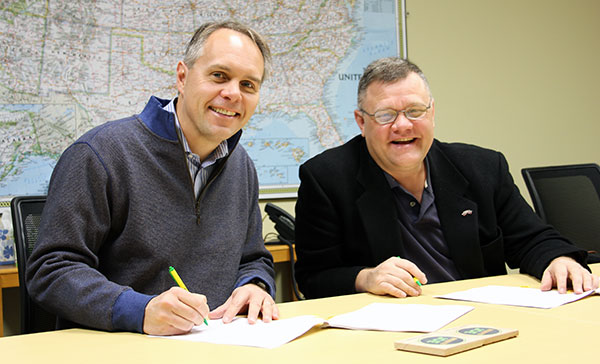 Mosquito Joe Richmond franchise owner Robert Rummells, left, and chief executive Kevin Wilson.