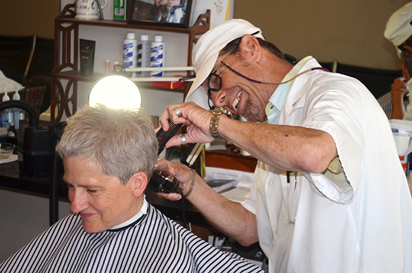 Master barber Jerry Perdue (Photos by Mark Robinson)