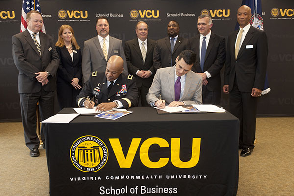 Fort Lee Maj. Gen. Larry D. Wyche, left, and VCU President Michael Rao sign an agreement formalizing the Master of Supply Chain Management program Dec. 4 at the VCU School of Business. (Photo courtesy of VCU)