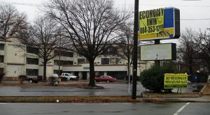 Economy Inn exterior 620x342