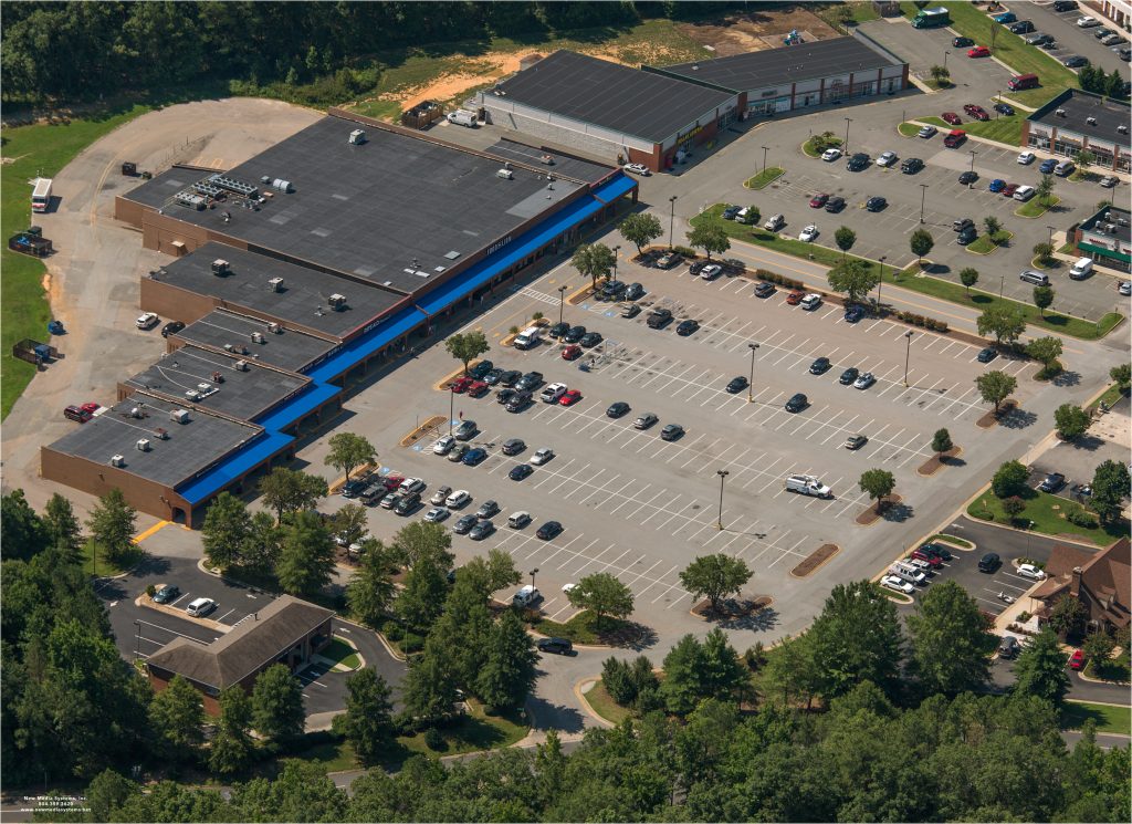 The Food Lion-anchored Irongate shopping center sold. Photos courtesy of NAI Eagle.