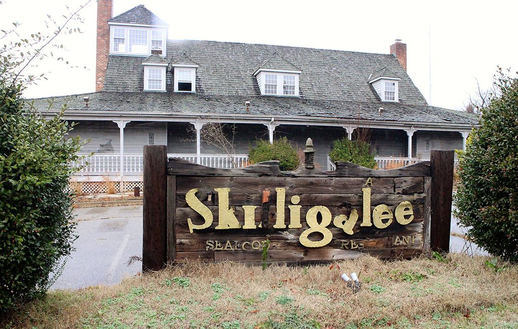 The former Skilligalee building will son be demolished to make way for a Residence Inn hotel. (J. Elias O'Neal)