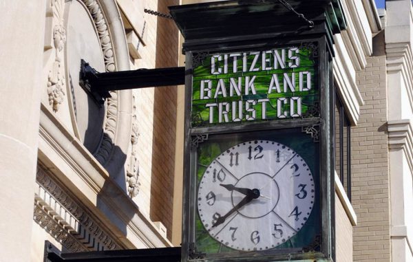 citizensBankTrust clock