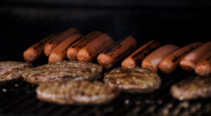 800px Burgers and hot dogs
