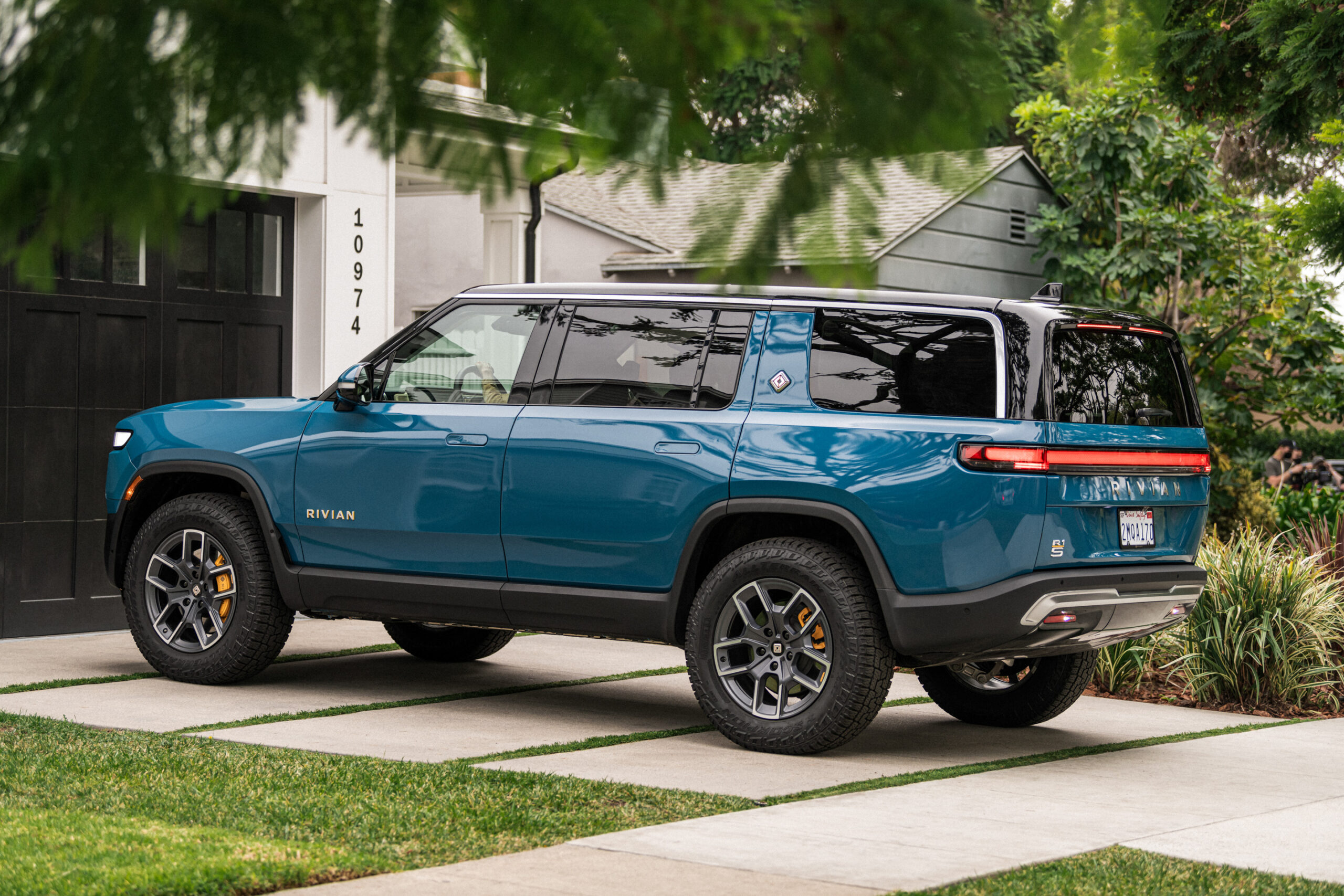 Rivian 2022 R1S scaled