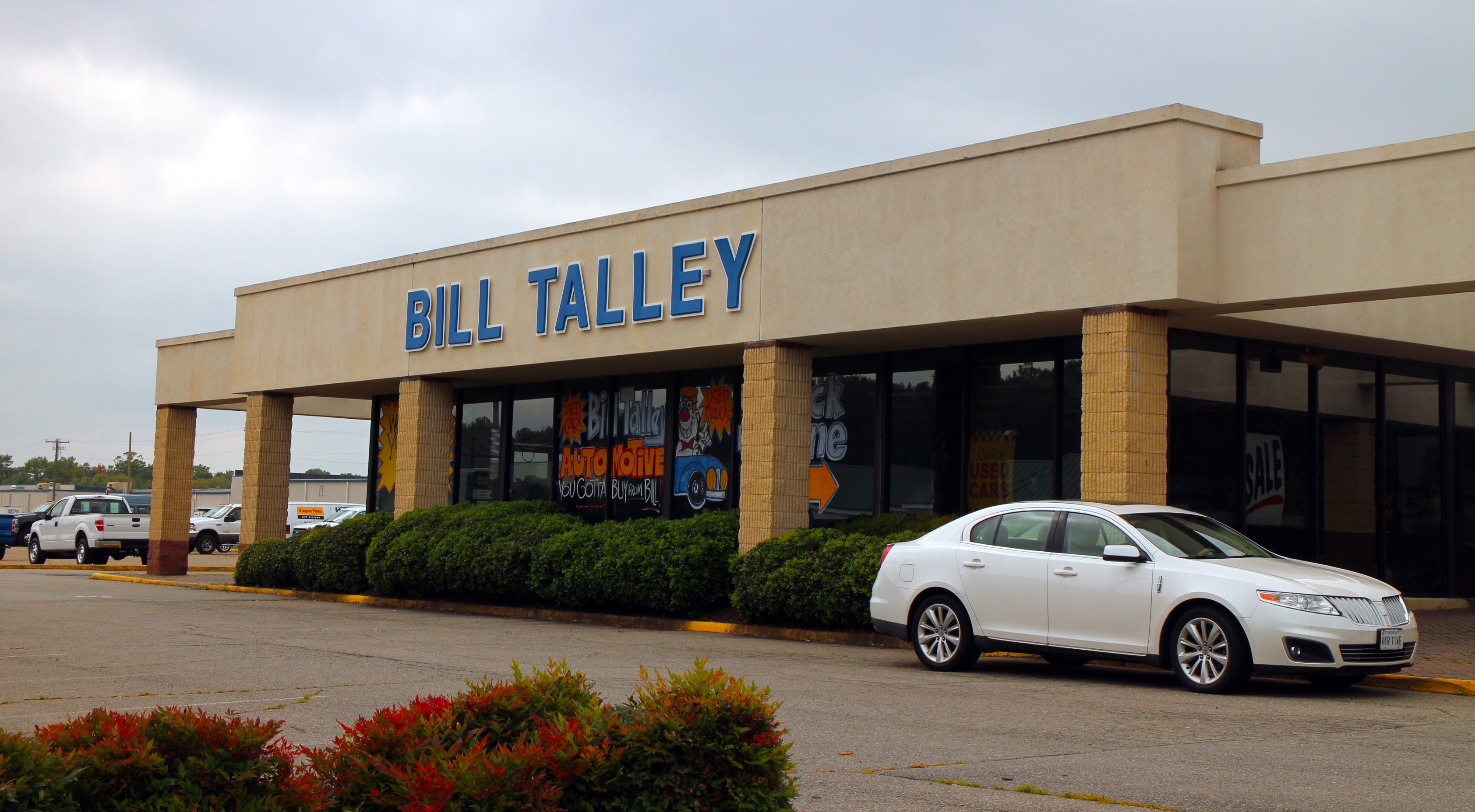 New grocer eyes Henrico car dealership s